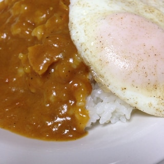 卵のっけ☆チキンカレー(*^^*)